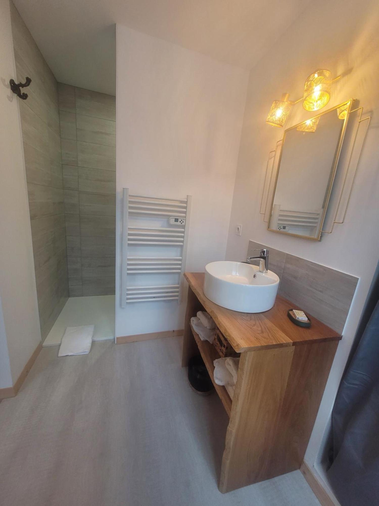 Lekker Slaap Hotel Parthenay Eksteriør billede
